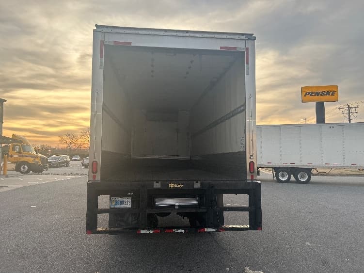 2019 Freightliner M2 106 — photo 8
