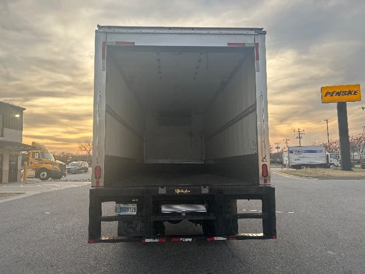 2019 Freightliner M2 106 — photo 9
