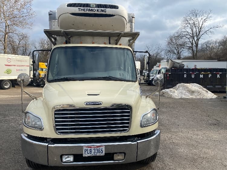 2019 Freightliner M2 106 — photo 2