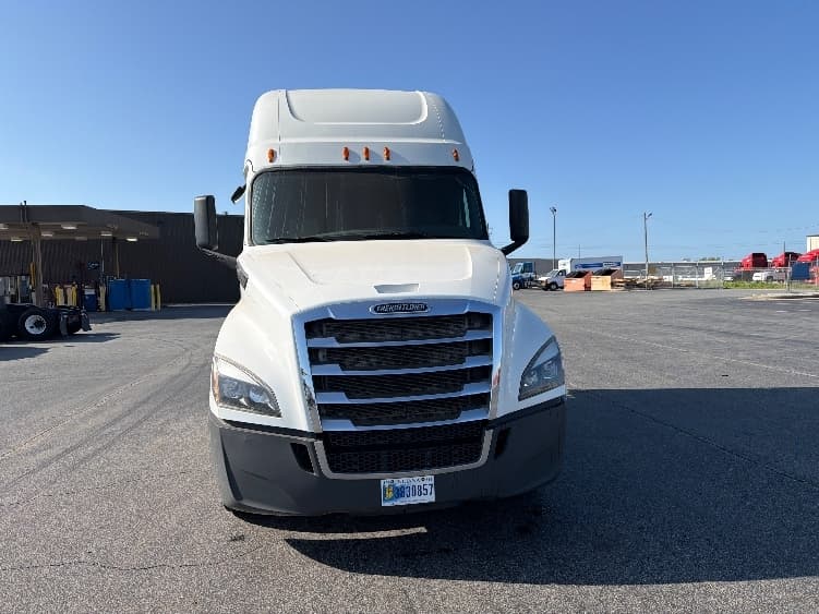 2020 Freightliner Cascadia — photo 2