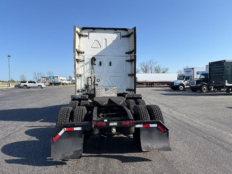 2020 Freightliner Cascadia — photo 6