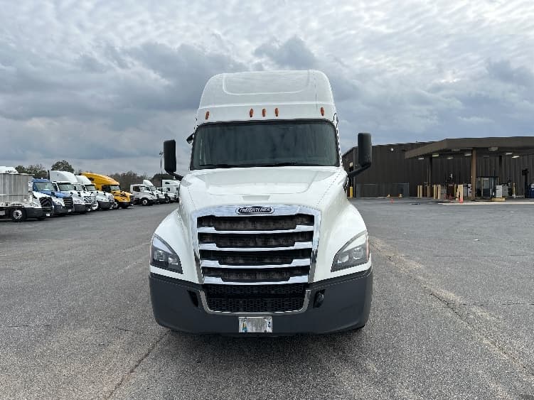 2020 Freightliner Cascadia — photo 2