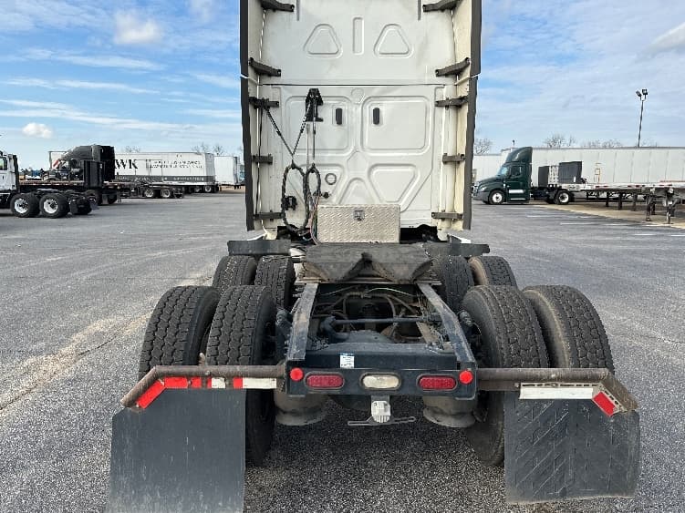 2020 Freightliner Cascadia — photo 5