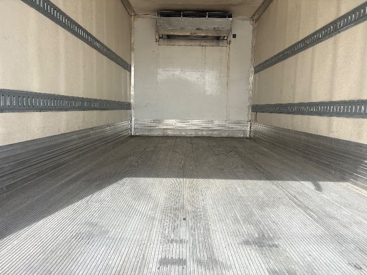 2019 Isuzu NRR — photo 10