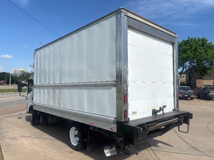 2019 Isuzu NRR — photo 6