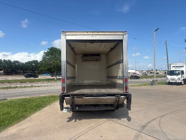 2019 Isuzu NRR — photo 8