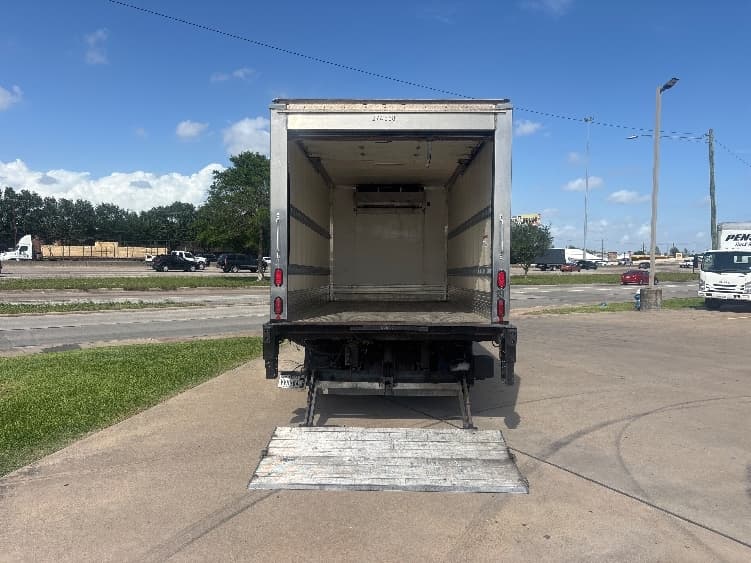 2019 Isuzu NRR — photo 9