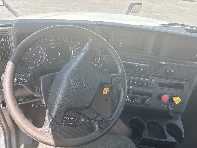 2019 International LT — photo 10