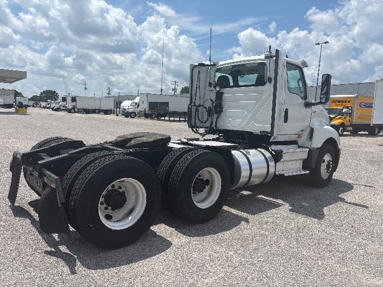 2019 International LT — photo 7