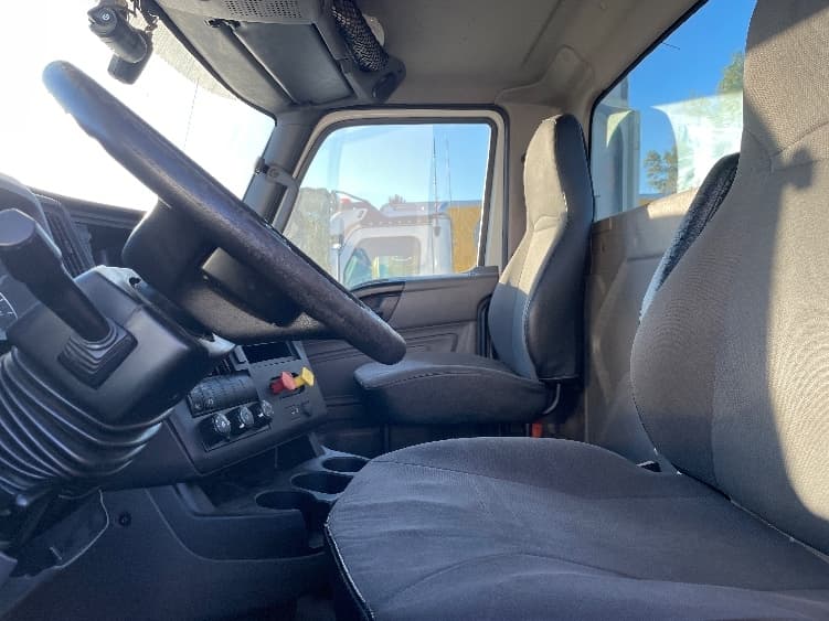 2019 International LT — photo 10