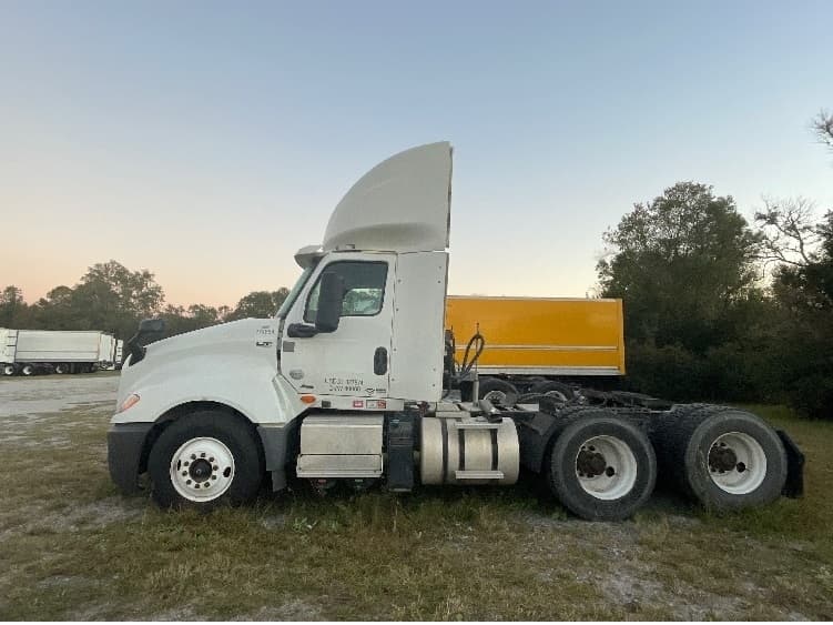 2019 International LT — photo 4