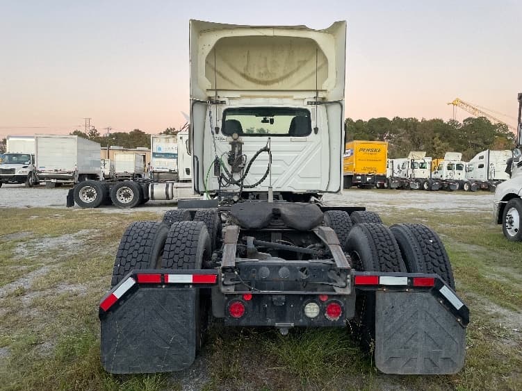 2019 International LT — photo 6