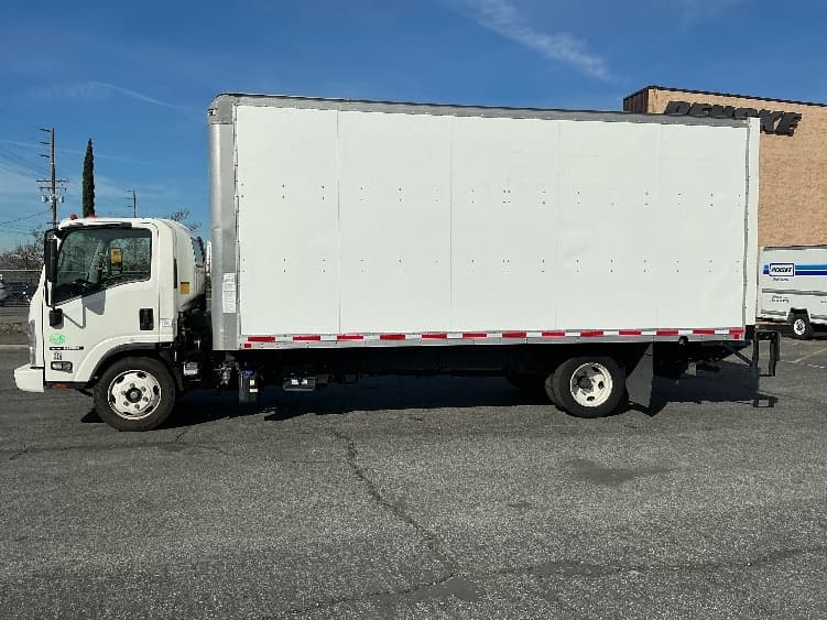 2019 Isuzu NRR — photo 4