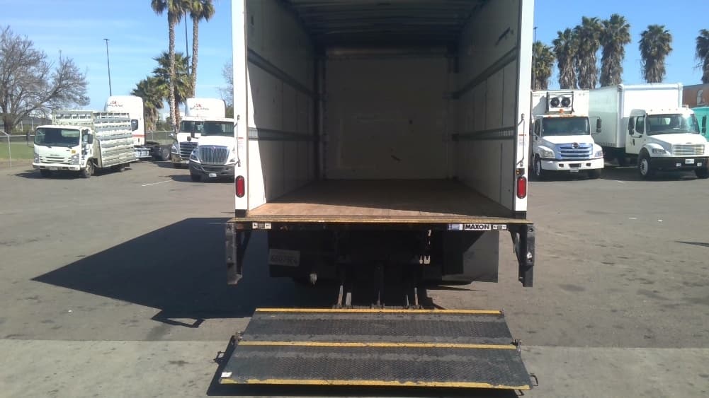 2019 Isuzu NRR — photo 9