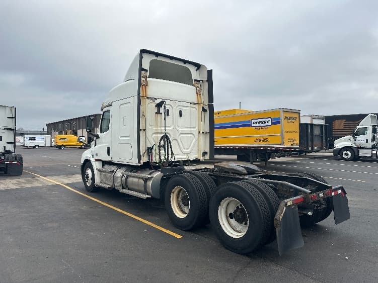 2020 Freightliner Cascadia — photo 5