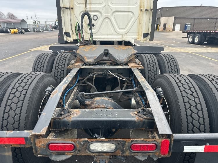 2020 Freightliner Cascadia — photo 6