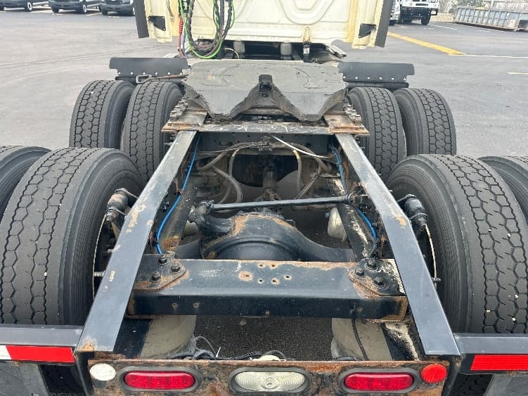 2020 Freightliner Cascadia — photo 6