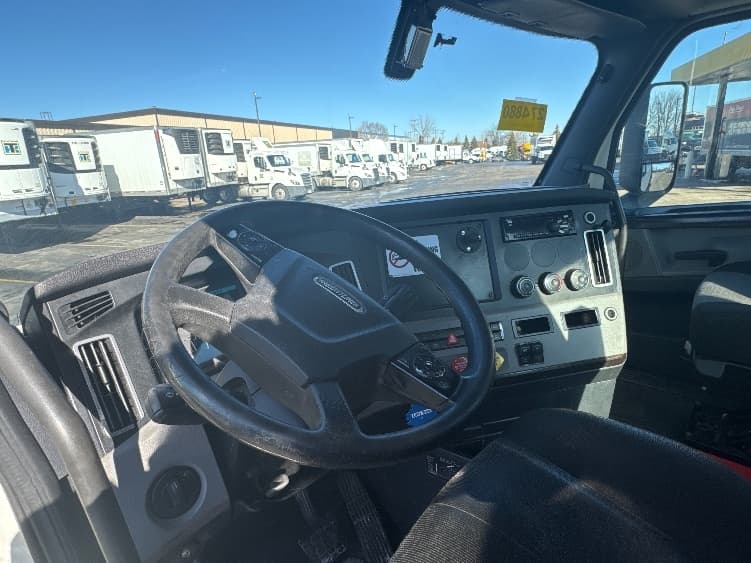 2019 Freightliner Cascadia — photo 10