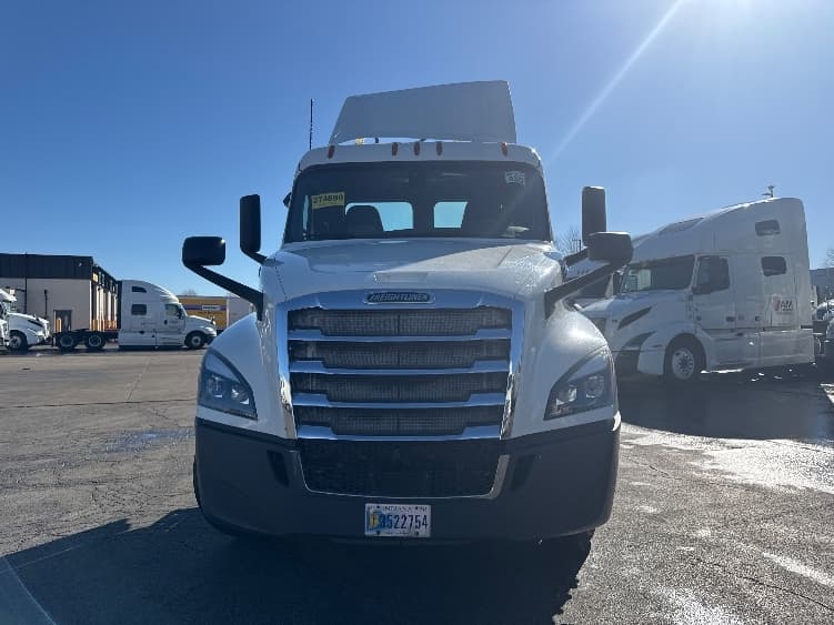 2019 Freightliner Cascadia — photo 2