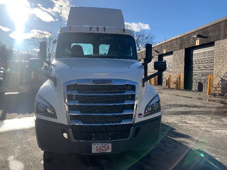 2019 Freightliner Cascadia — photo 2