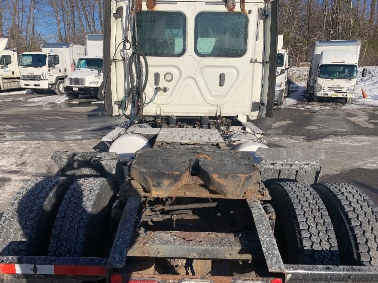 2019 Freightliner Cascadia — photo 6