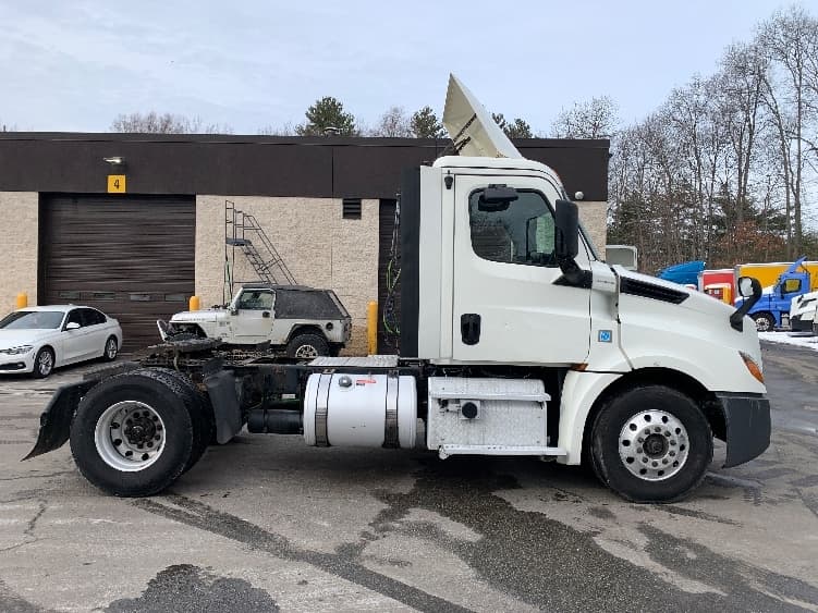 2019 Freightliner Cascadia — photo 8