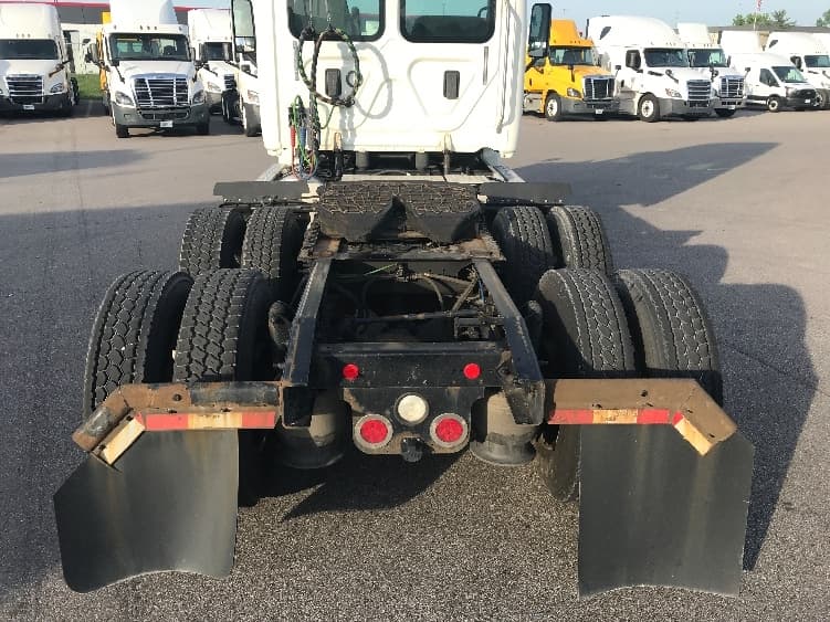 2017 Freightliner Cascadia — photo 6