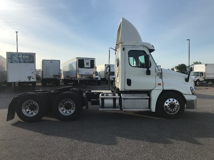 2017 Freightliner Cascadia — photo 8