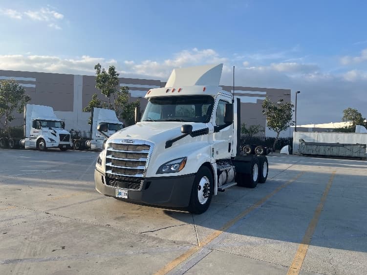 2018 Freightliner Cascadia — photo 3
