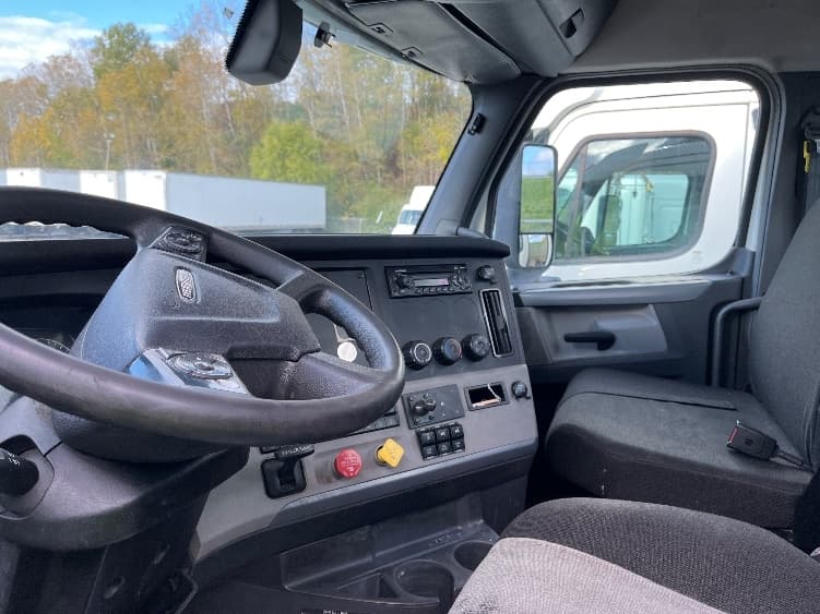 2018 Freightliner Cascadia — photo 10