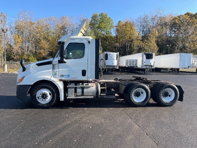 2018 Freightliner Cascadia — photo 4