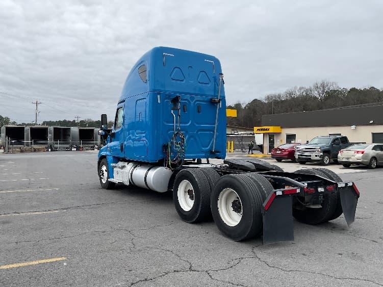 2020 Freightliner Cascadia — photo 5