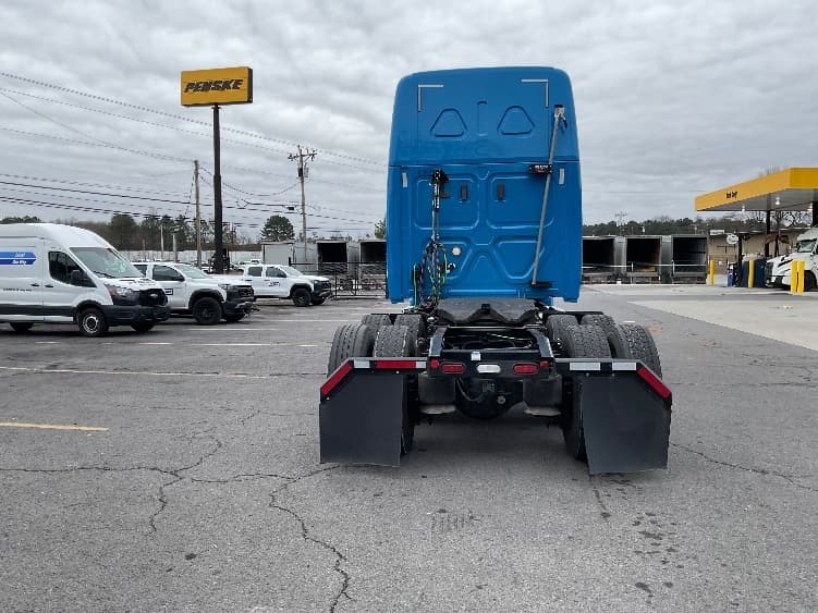 2020 Freightliner Cascadia — photo 6