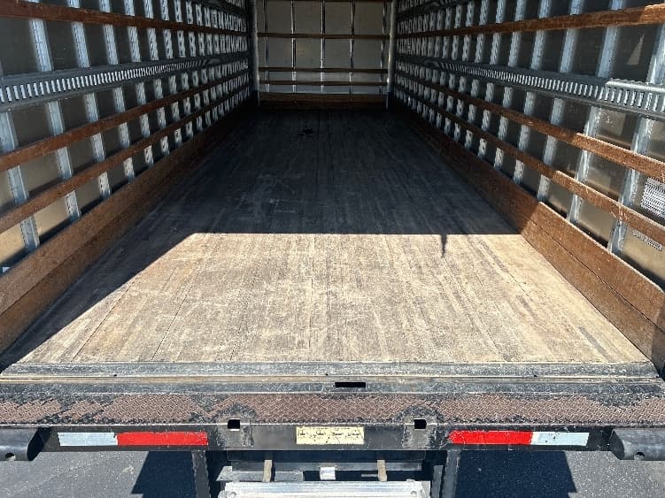 2020 Hino 268 — photo 10