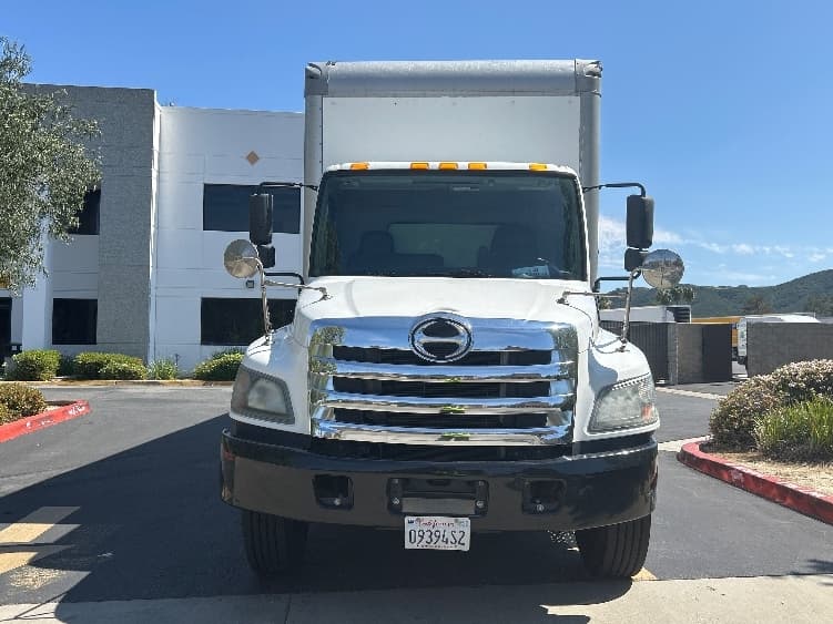 2020 Hino 268 — photo 2