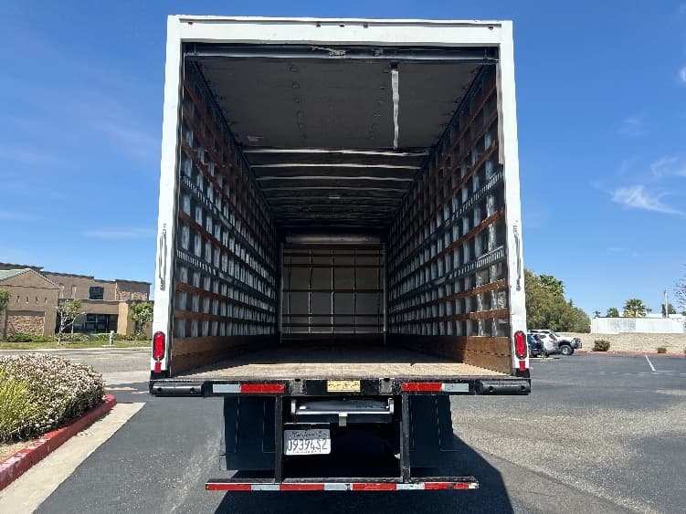 2020 Hino 268 — photo 8