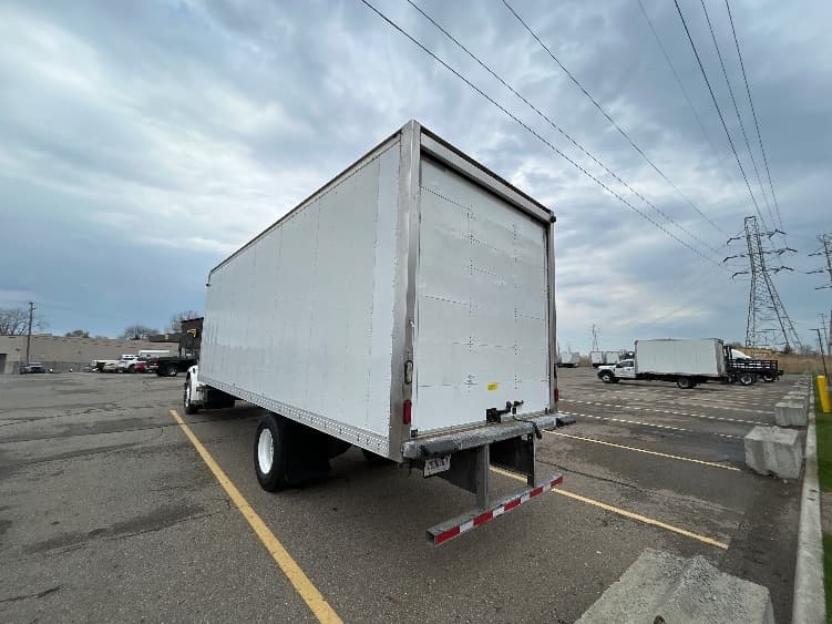 2020 Freightliner M2 106 — photo 6