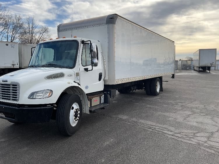 2019 Freightliner M2 106 — photo 3