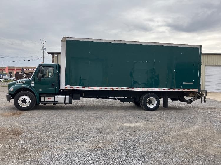 2019 Freightliner M2 106 — photo 4
