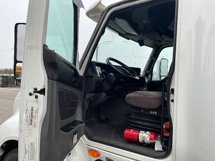 2019 International LT — photo 9