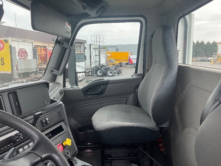 2019 International LT — photo 10