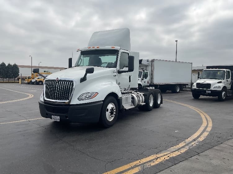 2019 International LT — photo 3