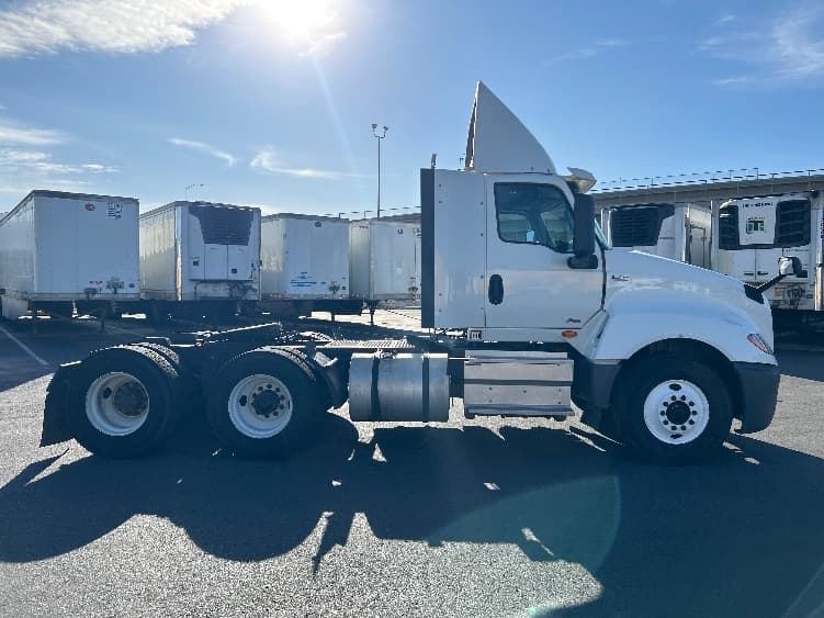 2019 International LT — photo 8