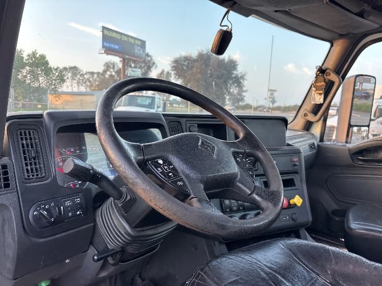 2019 International LT — photo 10