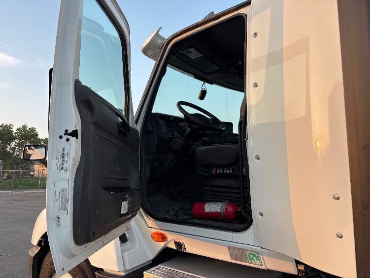 2019 International LT — photo 9