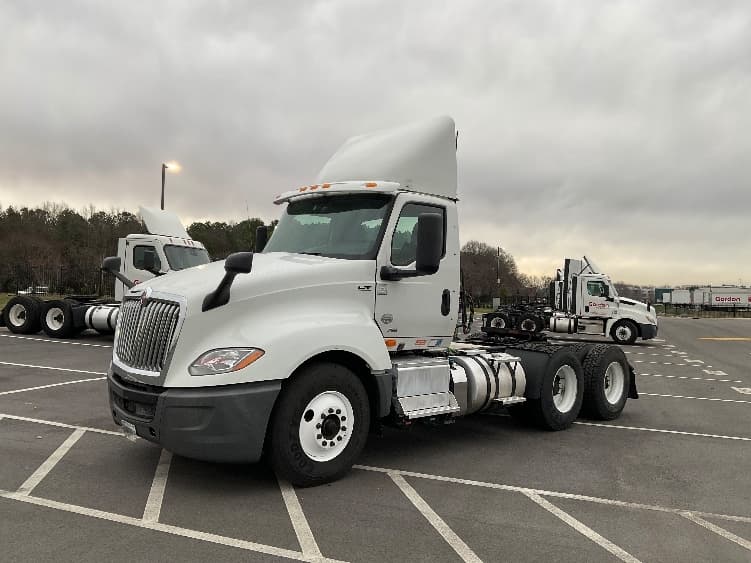 2019 International LT — photo 3