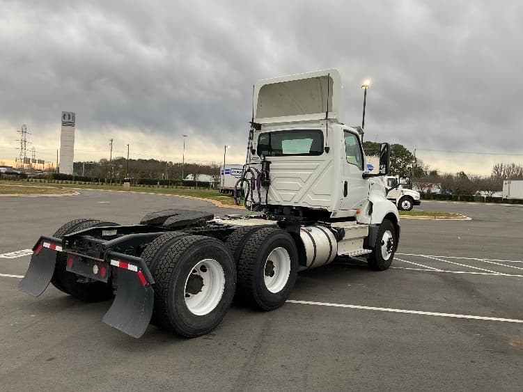 2019 International LT — photo 7