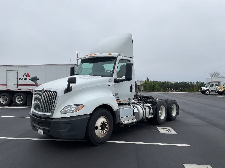 2019 International LT — photo 3