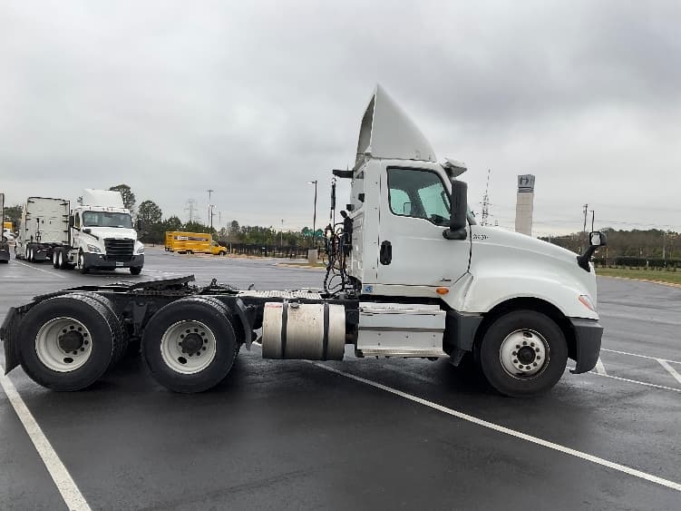 2019 International LT — photo 8