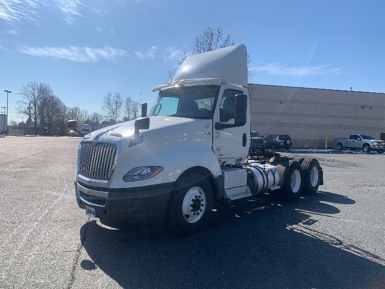 2019 International LT — photo 3